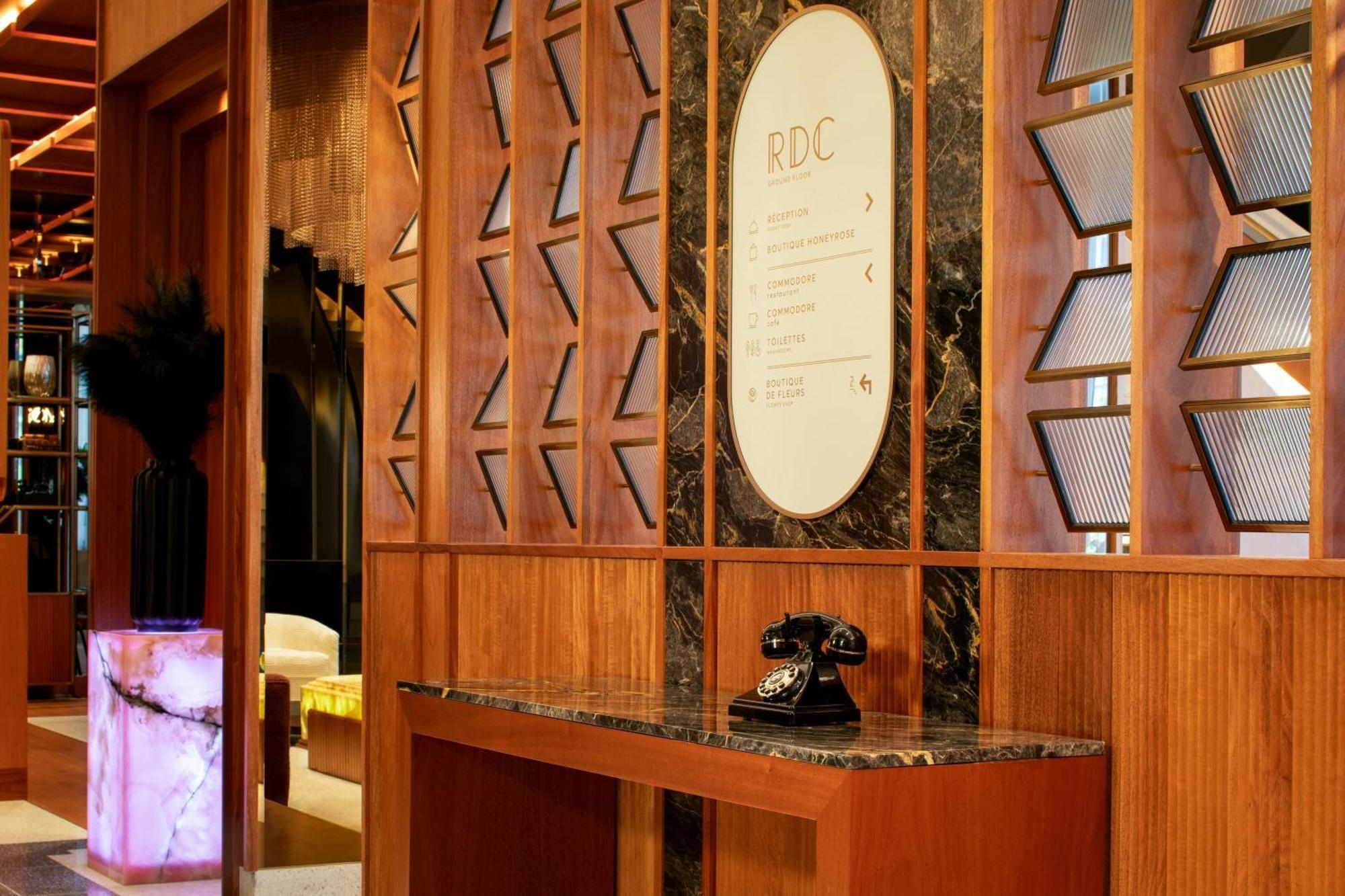 Honeyrose Hotel, Montreal, A Tribute Portfolio Hotel Luaran gambar The interior of the lobby
