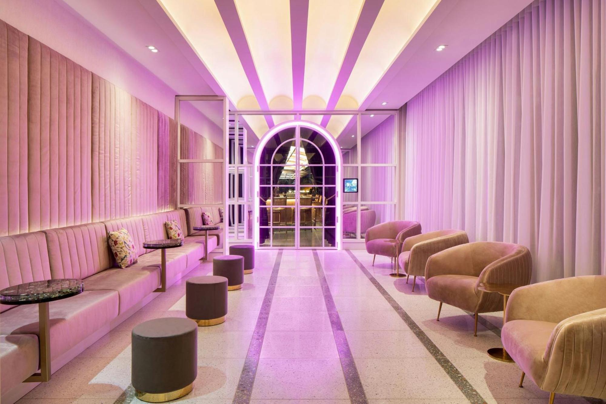 Honeyrose Hotel, Montreal, A Tribute Portfolio Hotel Luaran gambar The interior of the hotel